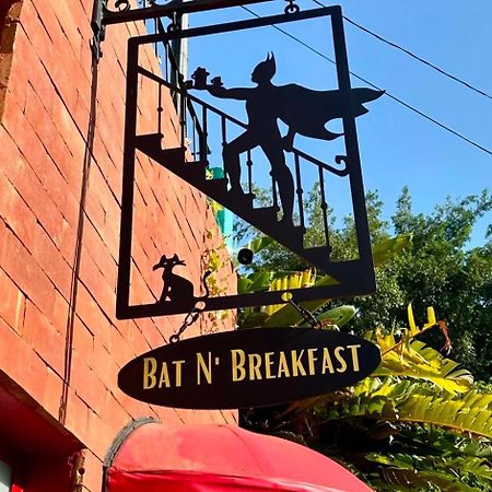 Pousada Bat N Breakfast No Beco Do Batman เซาเปาโล ภายนอก รูปภาพ