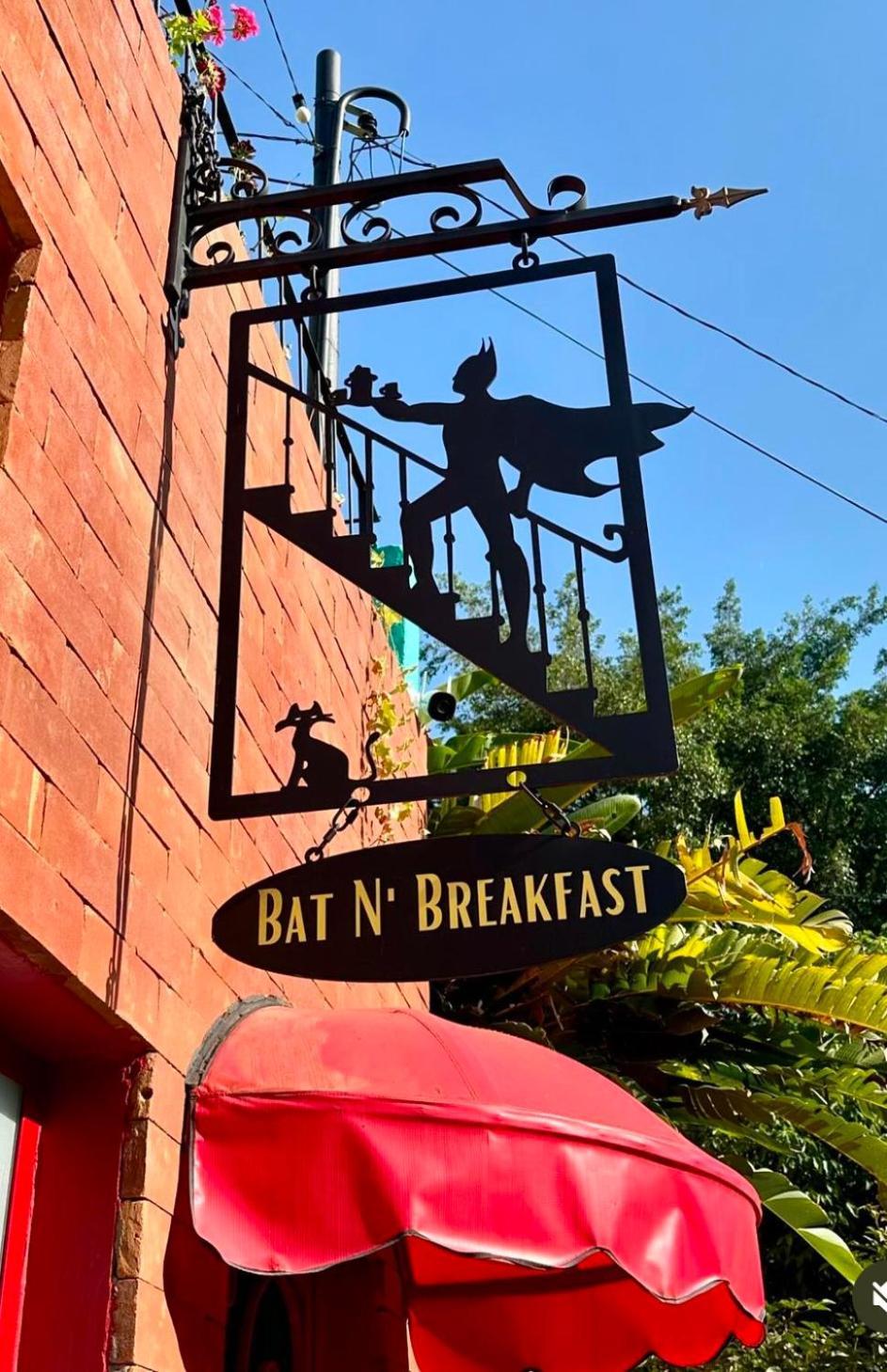 Pousada Bat N Breakfast No Beco Do Batman เซาเปาโล ภายนอก รูปภาพ