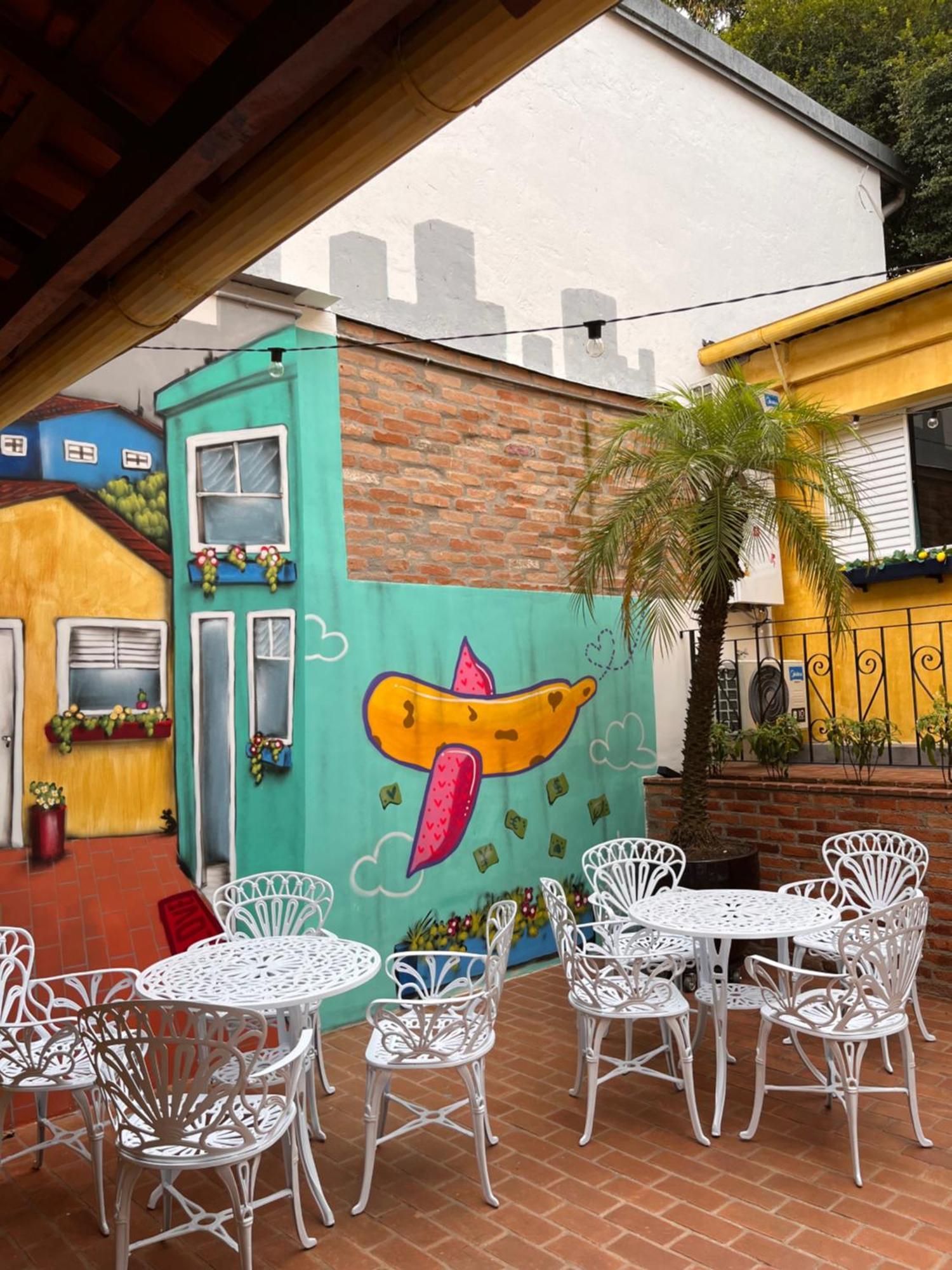 Pousada Bat N Breakfast No Beco Do Batman เซาเปาโล ภายนอก รูปภาพ